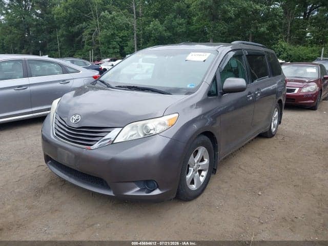 2017 TOYOTA SIENNA LE 8 PASSENGER 2