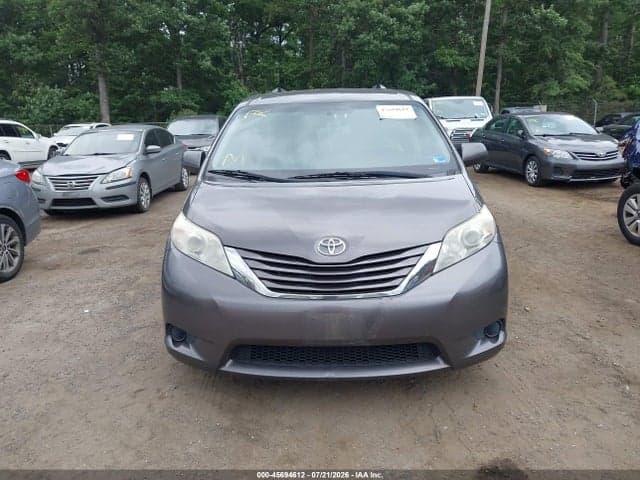 2017 TOYOTA SIENNA LE 8 PASSENGER 12