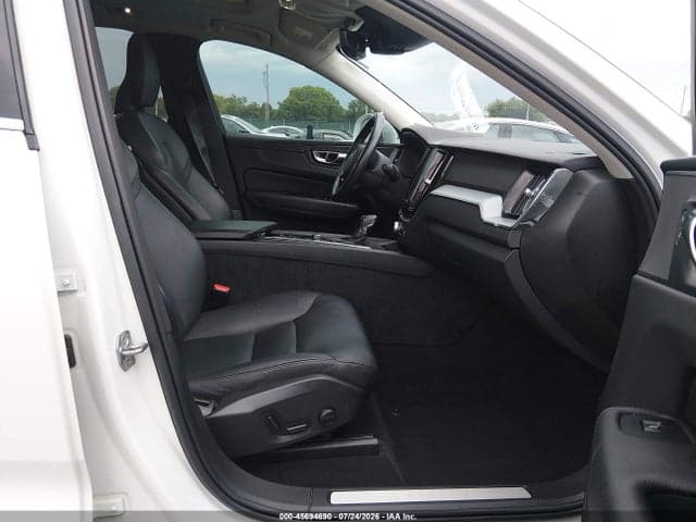 2020 VOLVO XC60 T6 MOMENTUM 5