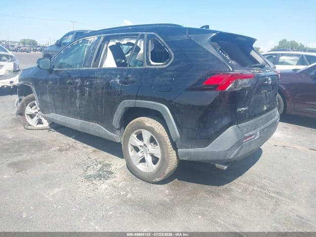 2019 TOYOTA RAV4 XLE 3