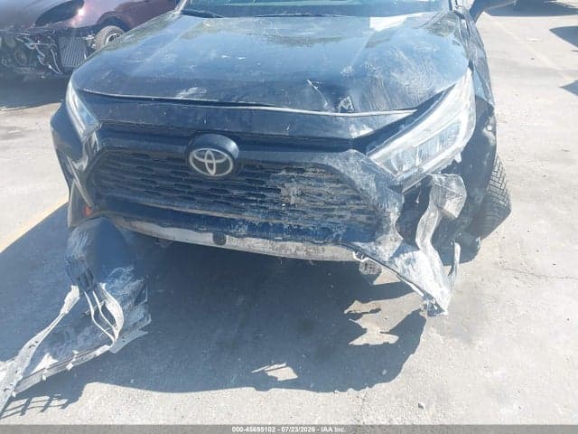 2019 TOYOTA RAV4 XLE 6