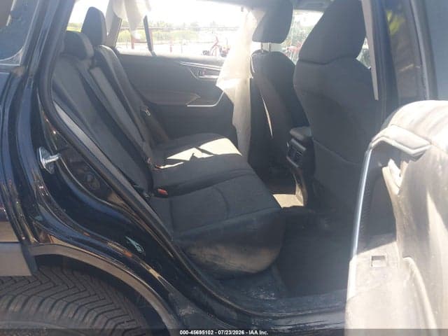 2019 TOYOTA RAV4 XLE 8