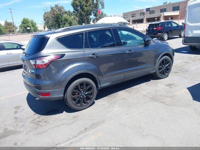 2017 FORD ESCAPE SE 4