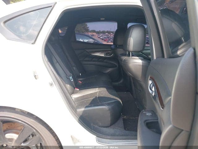 2017 INFINITI Q70 3.7X 8