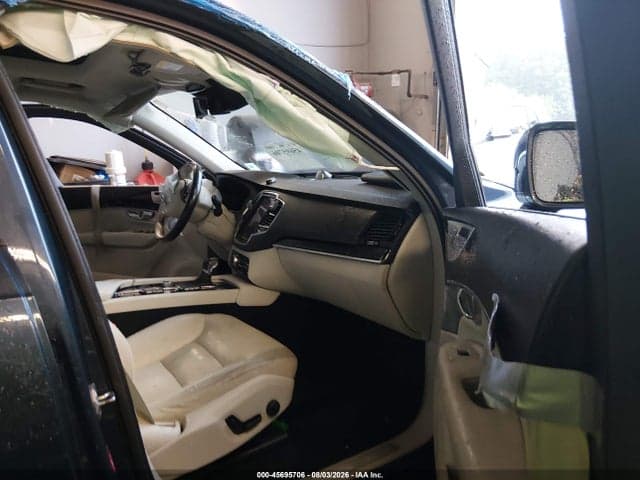 2018 VOLVO XC90 T6 MOMENTUM 5