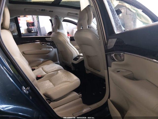 2018 VOLVO XC90 T6 MOMENTUM 8