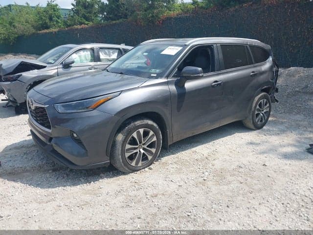 2023 TOYOTA HIGHLANDER XLE 2