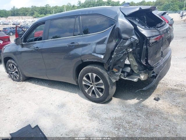 2023 TOYOTA HIGHLANDER XLE 3
