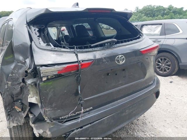 2023 TOYOTA HIGHLANDER XLE 6