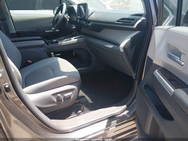 2021 TOYOTA SIENNA XLE 5