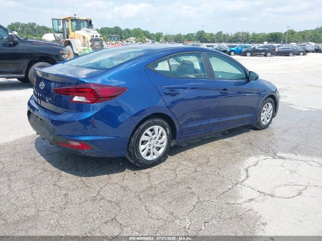 2020 HYUNDAI ELANTRA SE 4