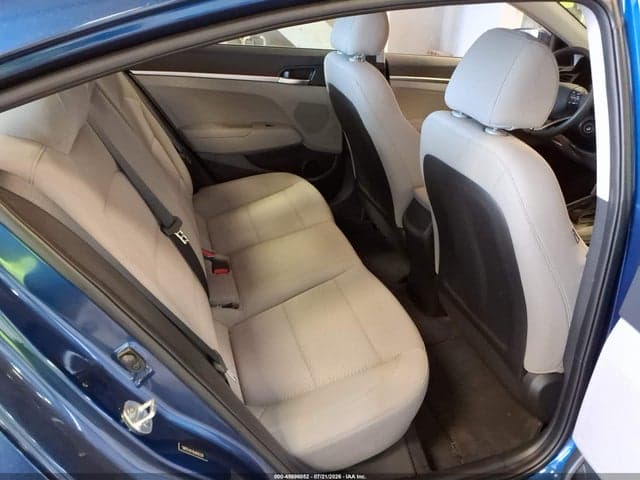 2020 HYUNDAI ELANTRA SE 8