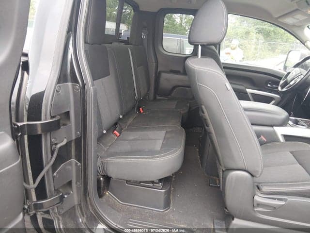 2017 NISSAN TITAN SV 8