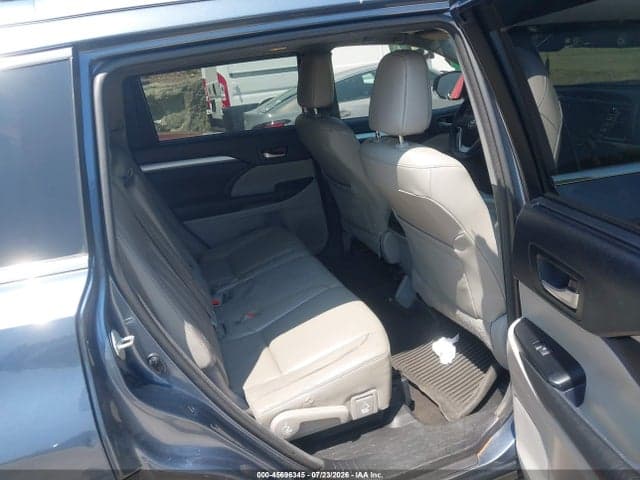 2017 TOYOTA HIGHLANDER XLE 8