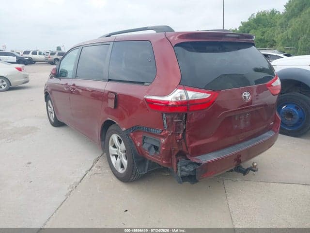 2017 TOYOTA SIENNA LE 8 PASSENGER 3