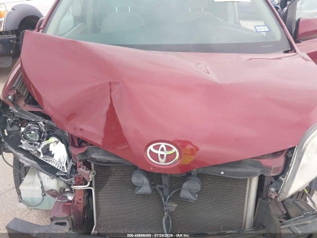 2017 TOYOTA SIENNA LE 8 PASSENGER 10