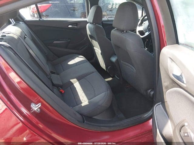 2017 CHEVROLET CRUZE LT AUTO 8