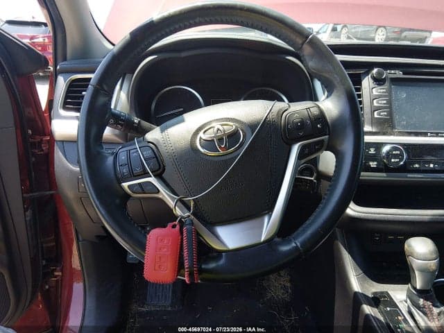 2019 TOYOTA HIGHLANDER SE 11