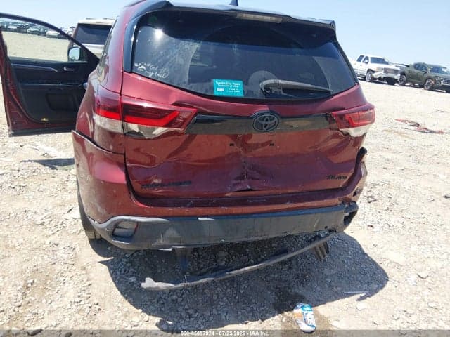 2019 TOYOTA HIGHLANDER SE 6