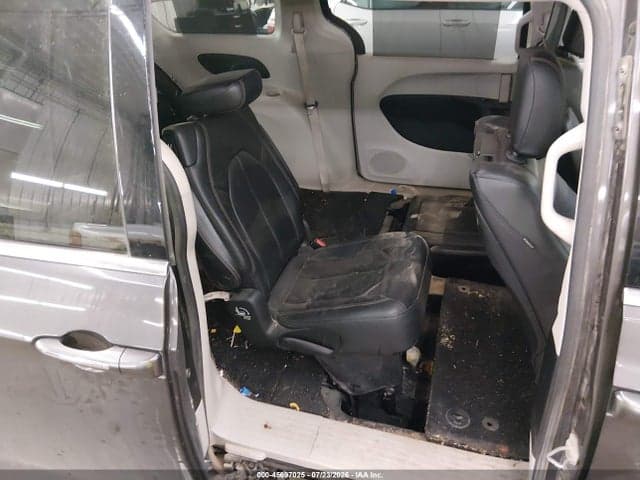 2019 CHRYSLER PACIFICA TOURING L PLUS 8