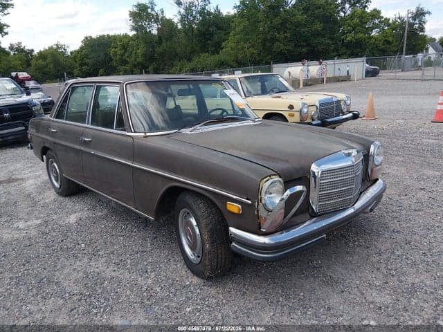 1971 MERCEDES-BENZ 250 C