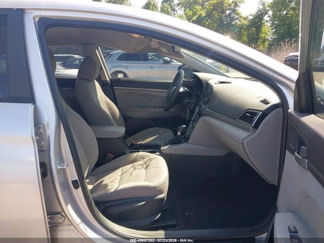 2017 HYUNDAI ELANTRA SE 5