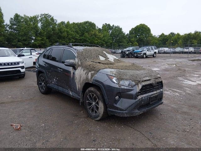 2021 TOYOTA RAV4 XLE 1