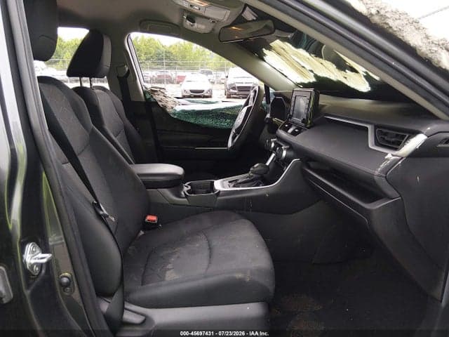 2021 TOYOTA RAV4 XLE 5