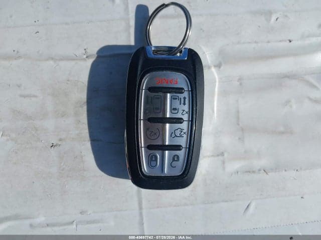 2021 CHRYSLER VOYAGER LXI 11
