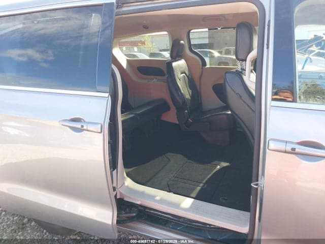2021 CHRYSLER VOYAGER LXI 8
