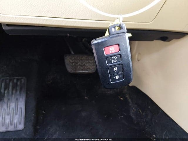 2017 TOYOTA HIGHLANDER LIMITED 11