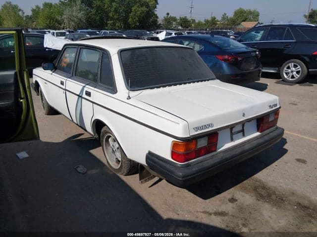 1983 VOLVO 244 GLT 3