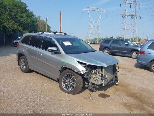 2017 TOYOTA HIGHLANDER XLE 1