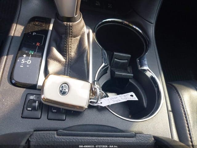 2017 TOYOTA HIGHLANDER XLE 11