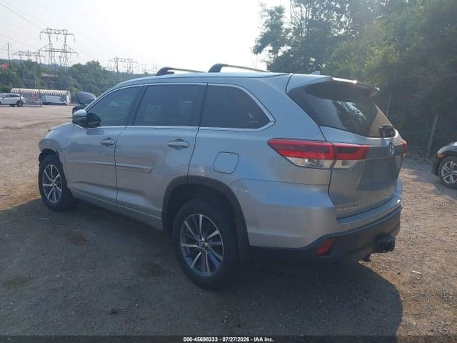 2017 TOYOTA HIGHLANDER XLE 3
