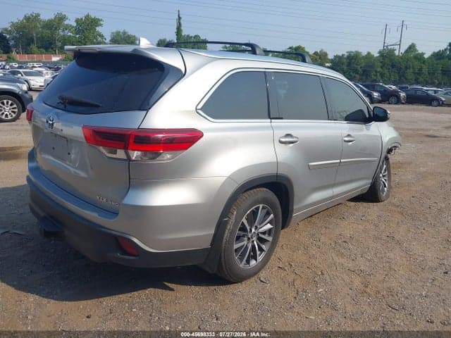 2017 TOYOTA HIGHLANDER XLE 4