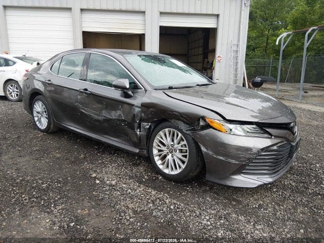 2020 TOYOTA CAMRY XLE - 1