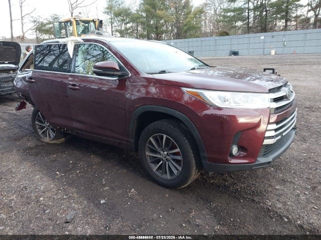 2018 TOYOTA HIGHLANDER XLE 1