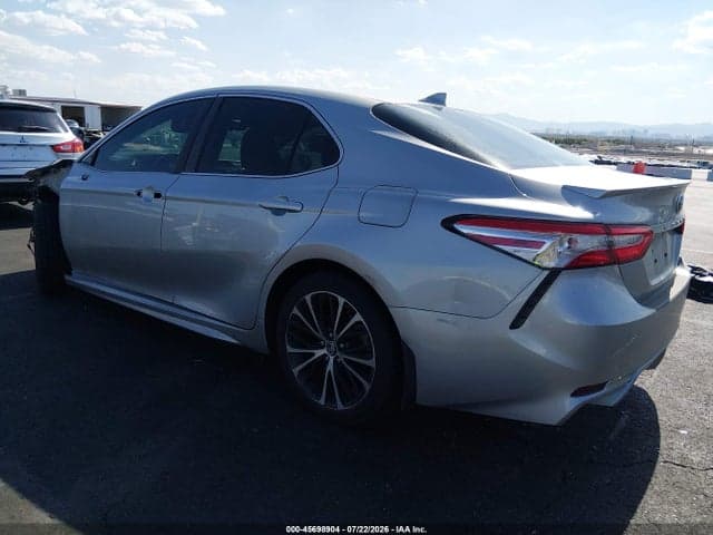 2020 TOYOTA CAMRY SE 3