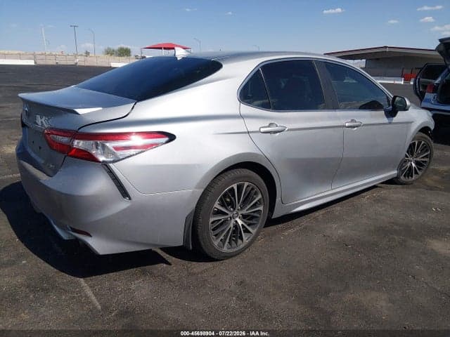2020 TOYOTA CAMRY SE 4