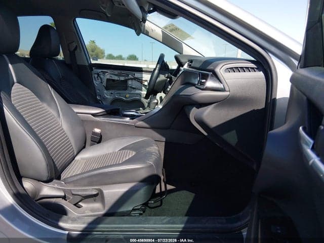 2020 TOYOTA CAMRY SE 5