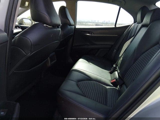 2020 TOYOTA CAMRY SE 8