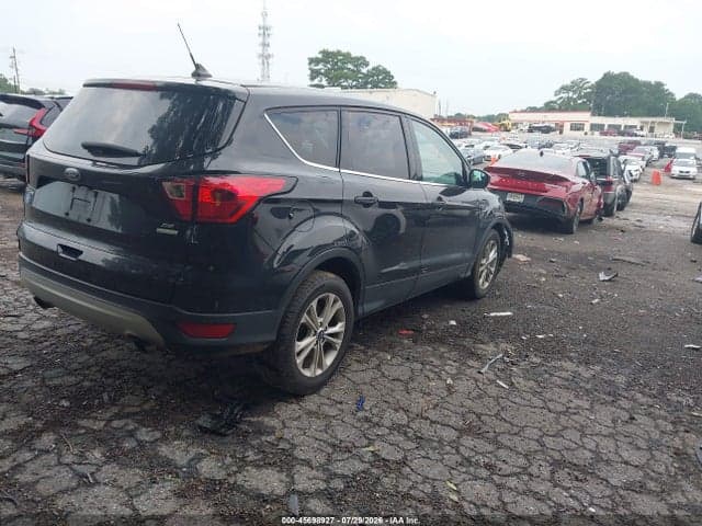 2019 FORD ESCAPE SE 4