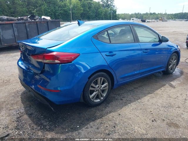 2017 HYUNDAI ELANTRA SE 4
