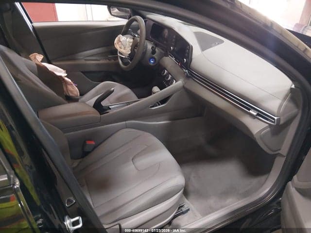 2024 HYUNDAI ELANTRA SE 5