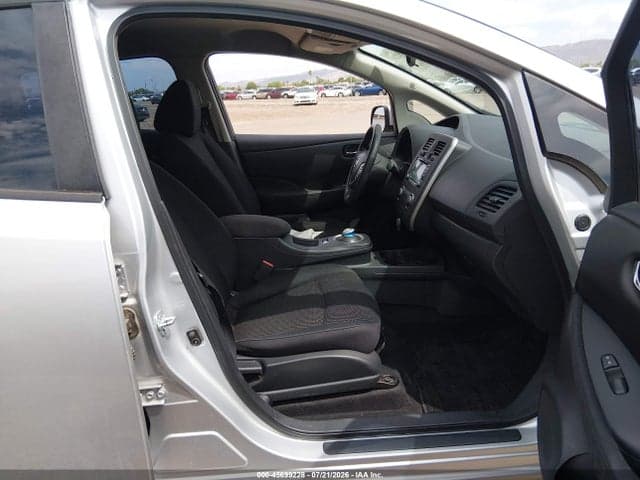2017 NISSAN LEAF S 6