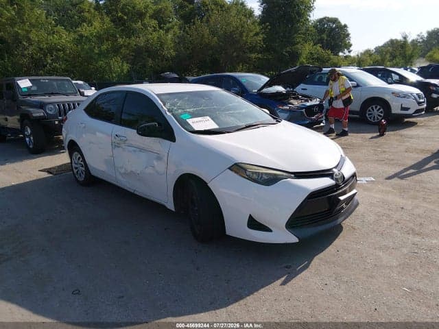 2017 TOYOTA COROLLA LE 1
