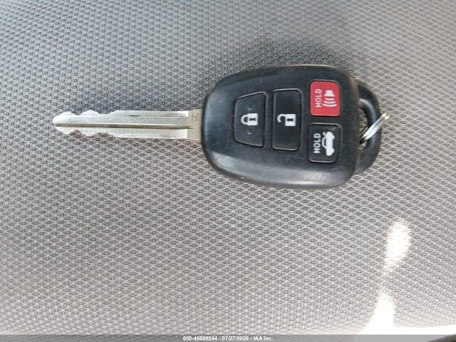 2017 TOYOTA COROLLA LE 11