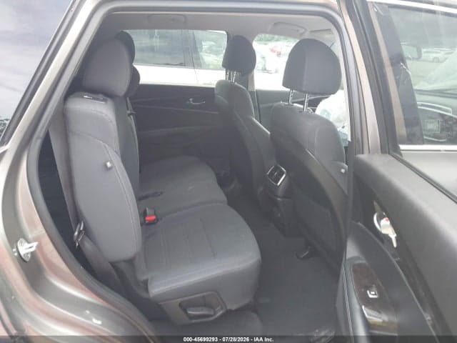 2018 KIA SORENTO 2.4L LX 8