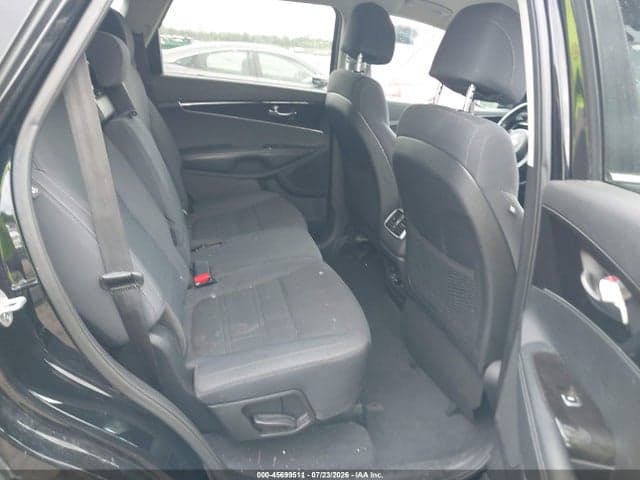 2017 KIA SORENTO 2.4L LX 8